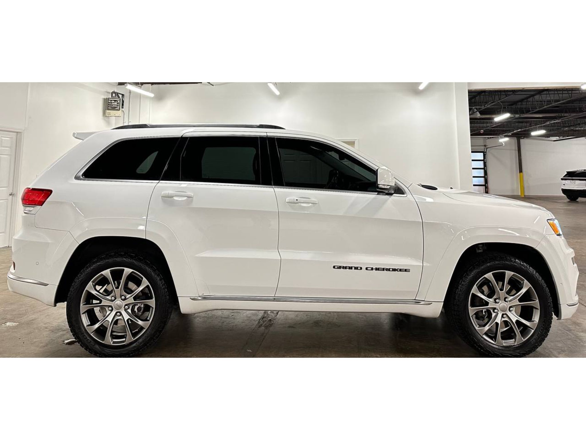 2020 Jeep Grand Cherokee Summit