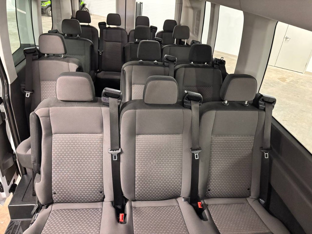 2023 Ford Transit Wagon XLT