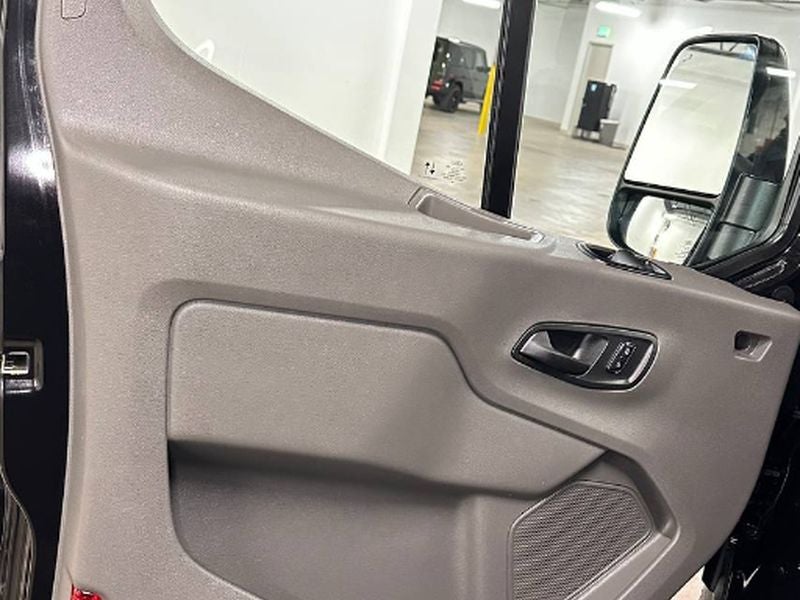 2024 Ford Transit Wagon XLT