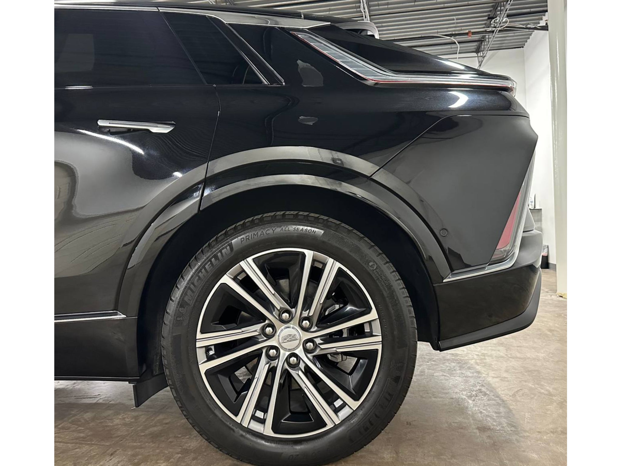 2024 Cadillac Lyriq Lux-2
