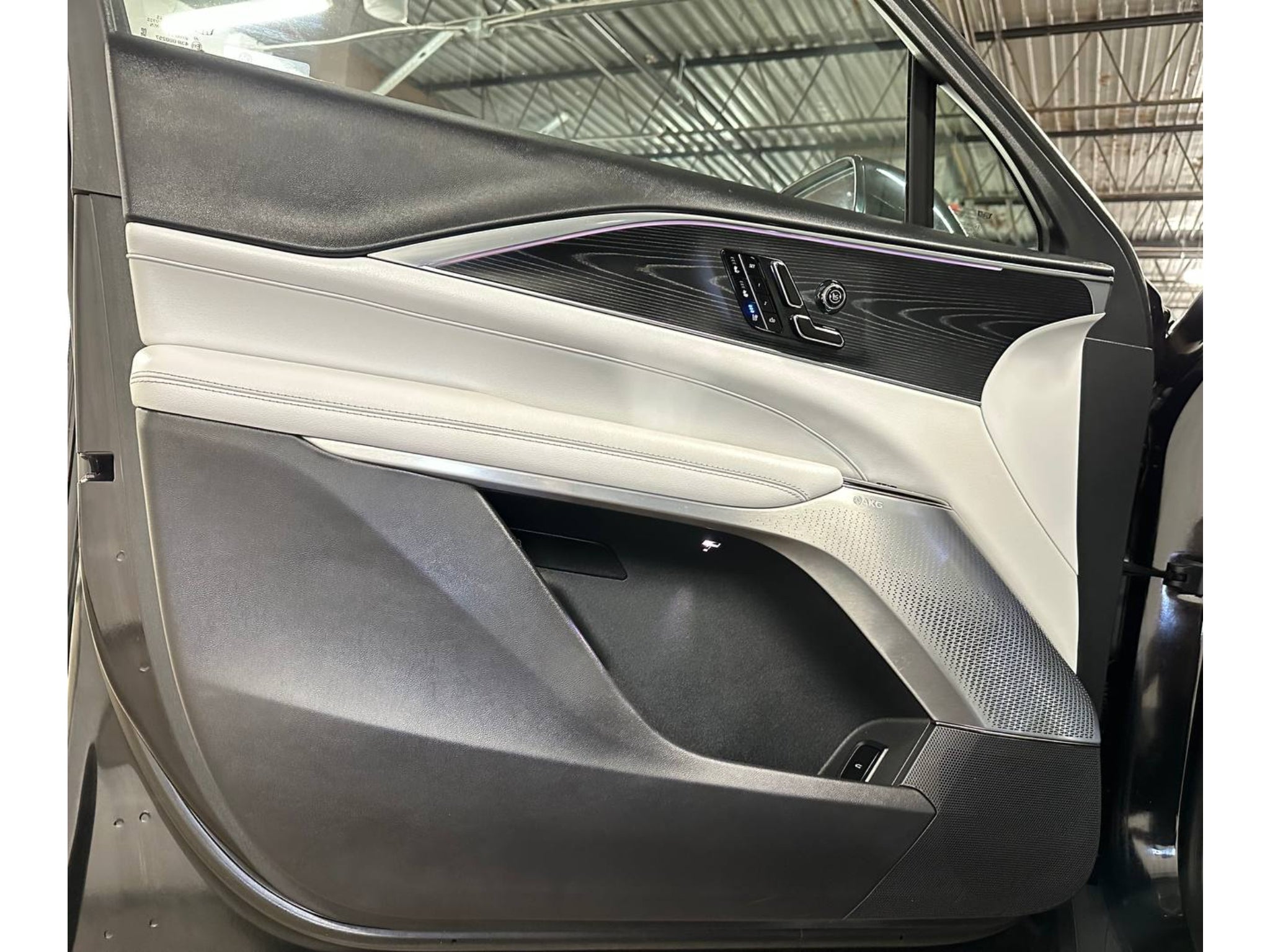 2024 Cadillac Lyriq Lux-2
