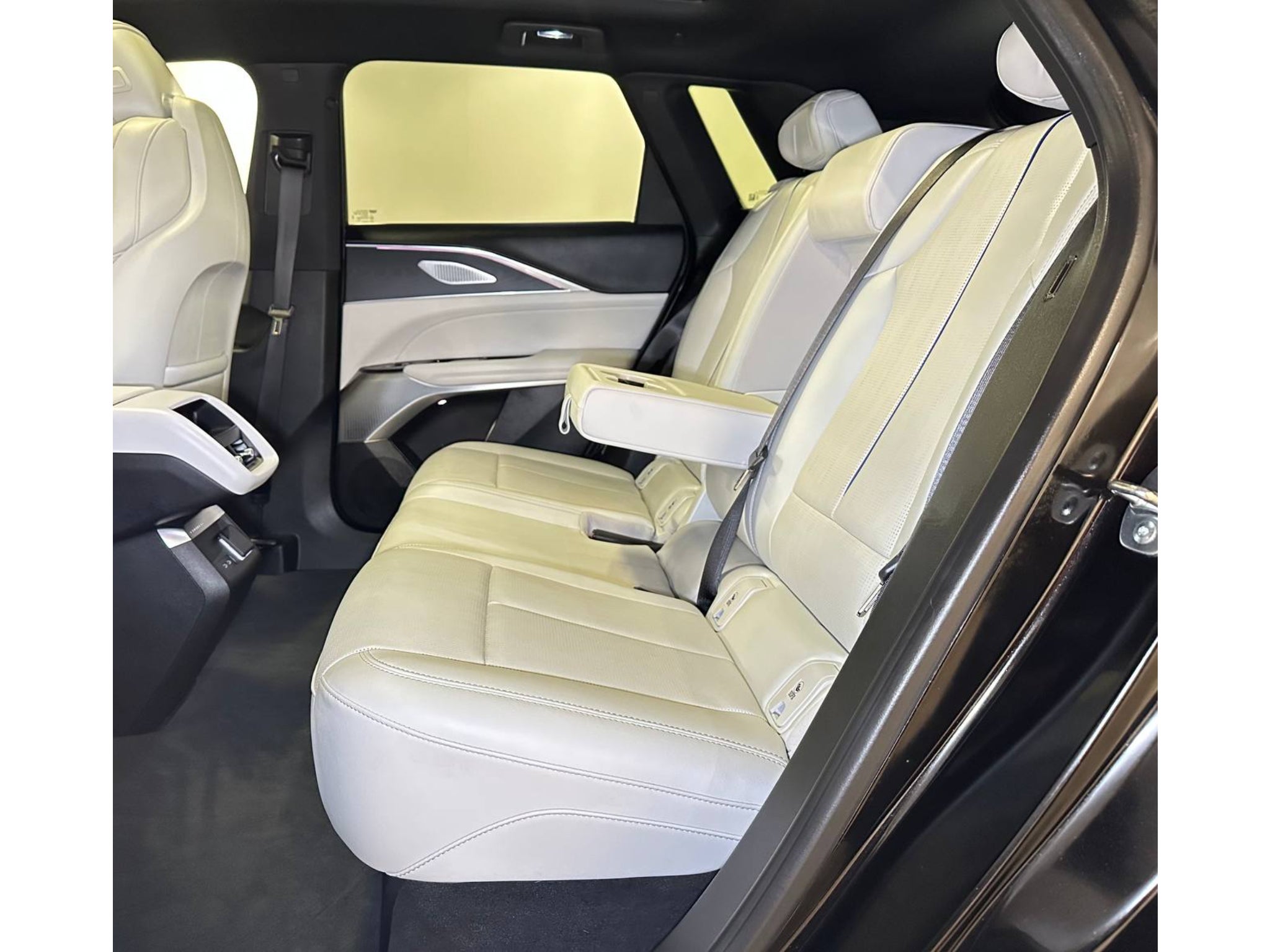 2024 Cadillac Lyriq Lux-2