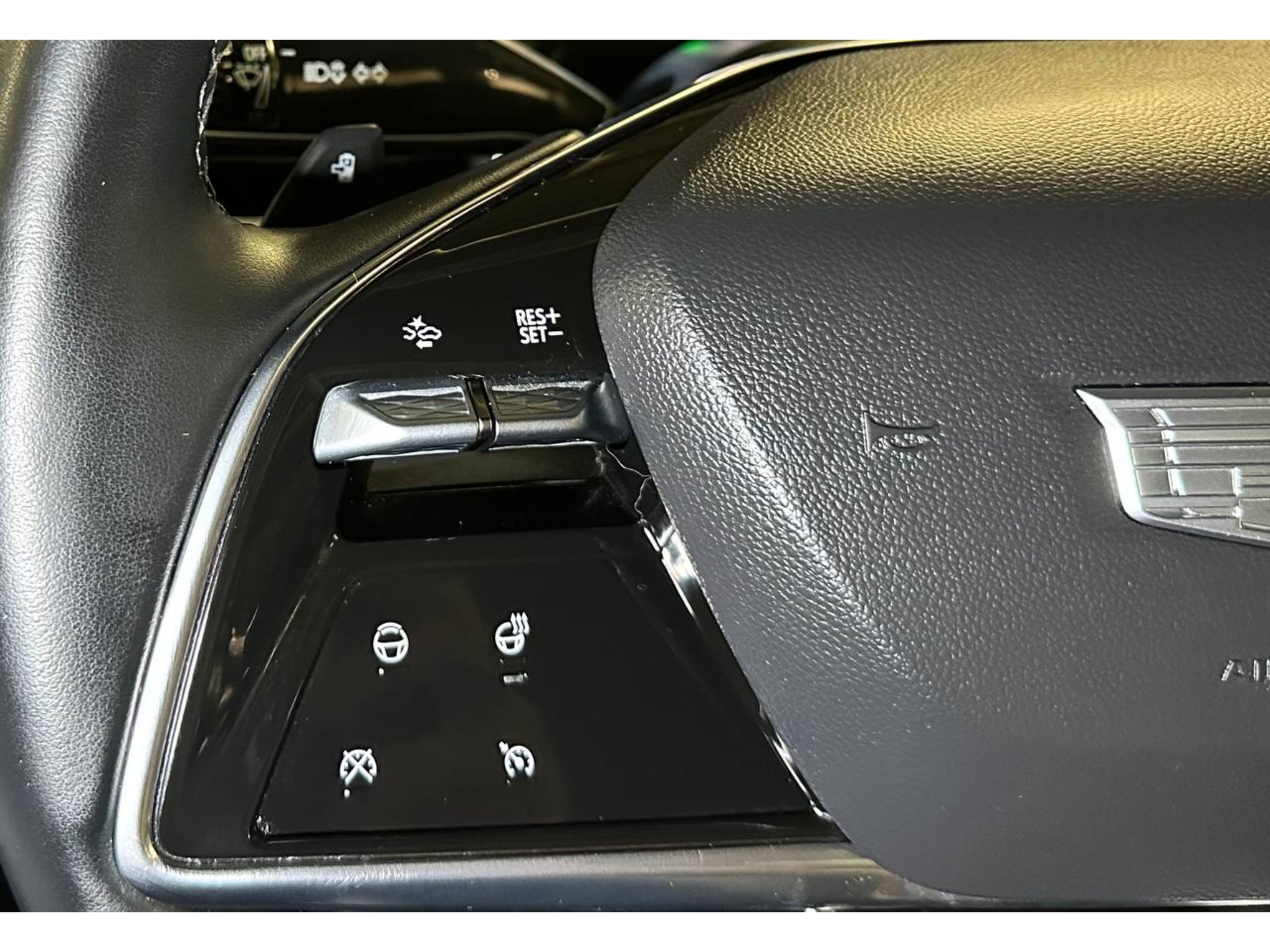 2024 Cadillac Lyriq Lux-2