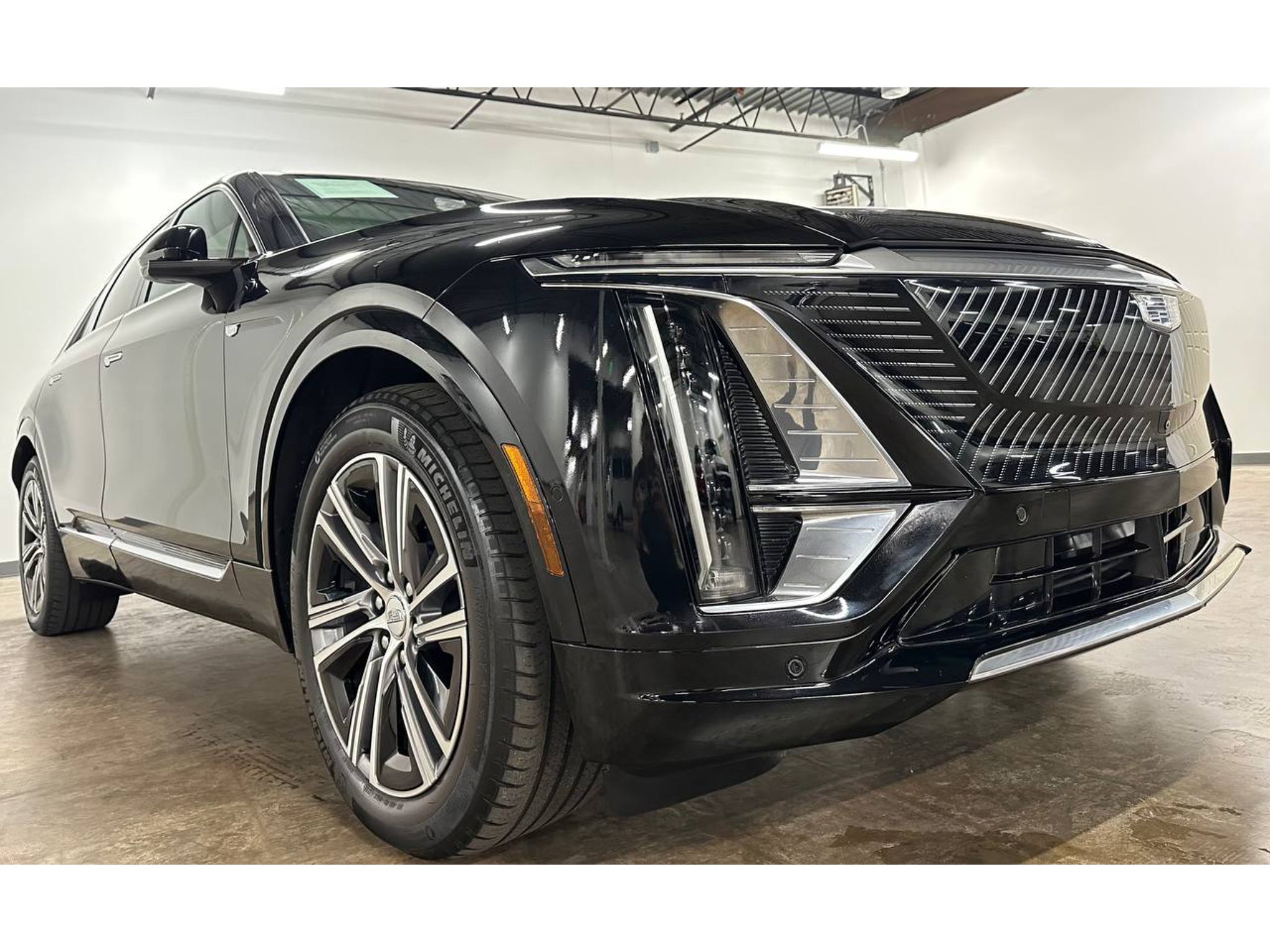 2024 Cadillac Lyriq Lux-2
