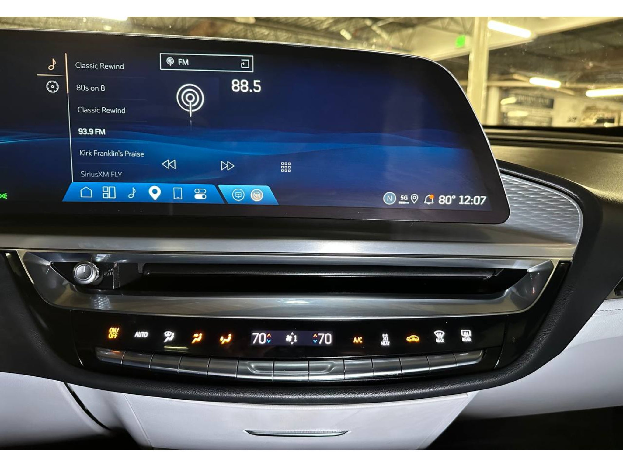 2024 Cadillac Lyriq Lux-2