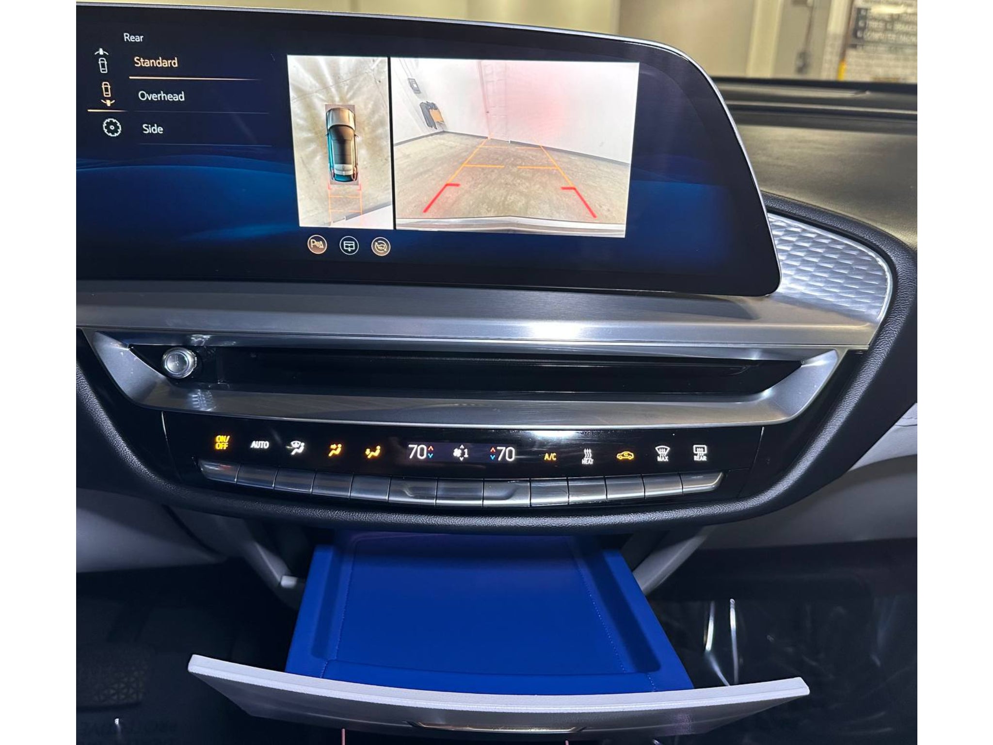 2024 Cadillac Lyriq Lux-2