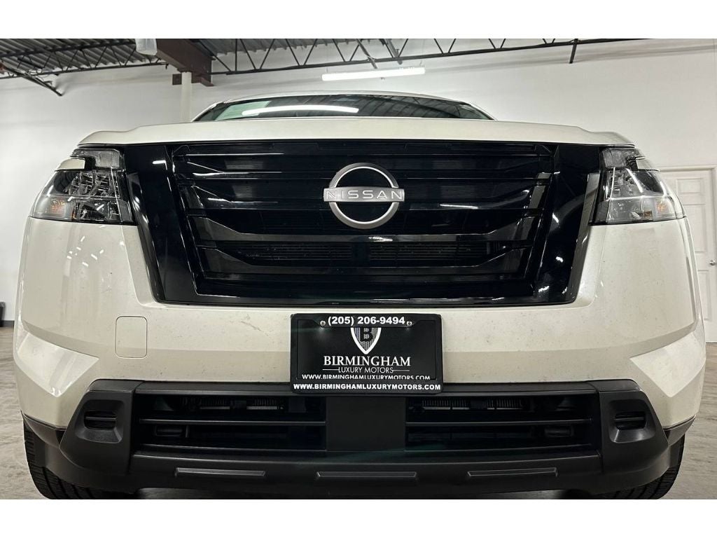 2022 Nissan Pathfinder SV
