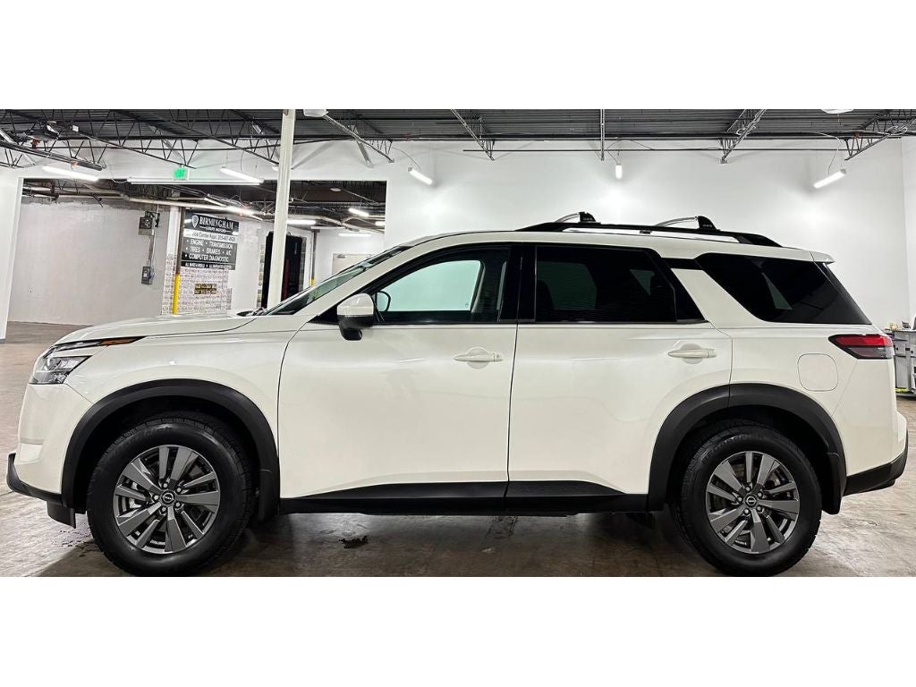 2022 Nissan Pathfinder SV