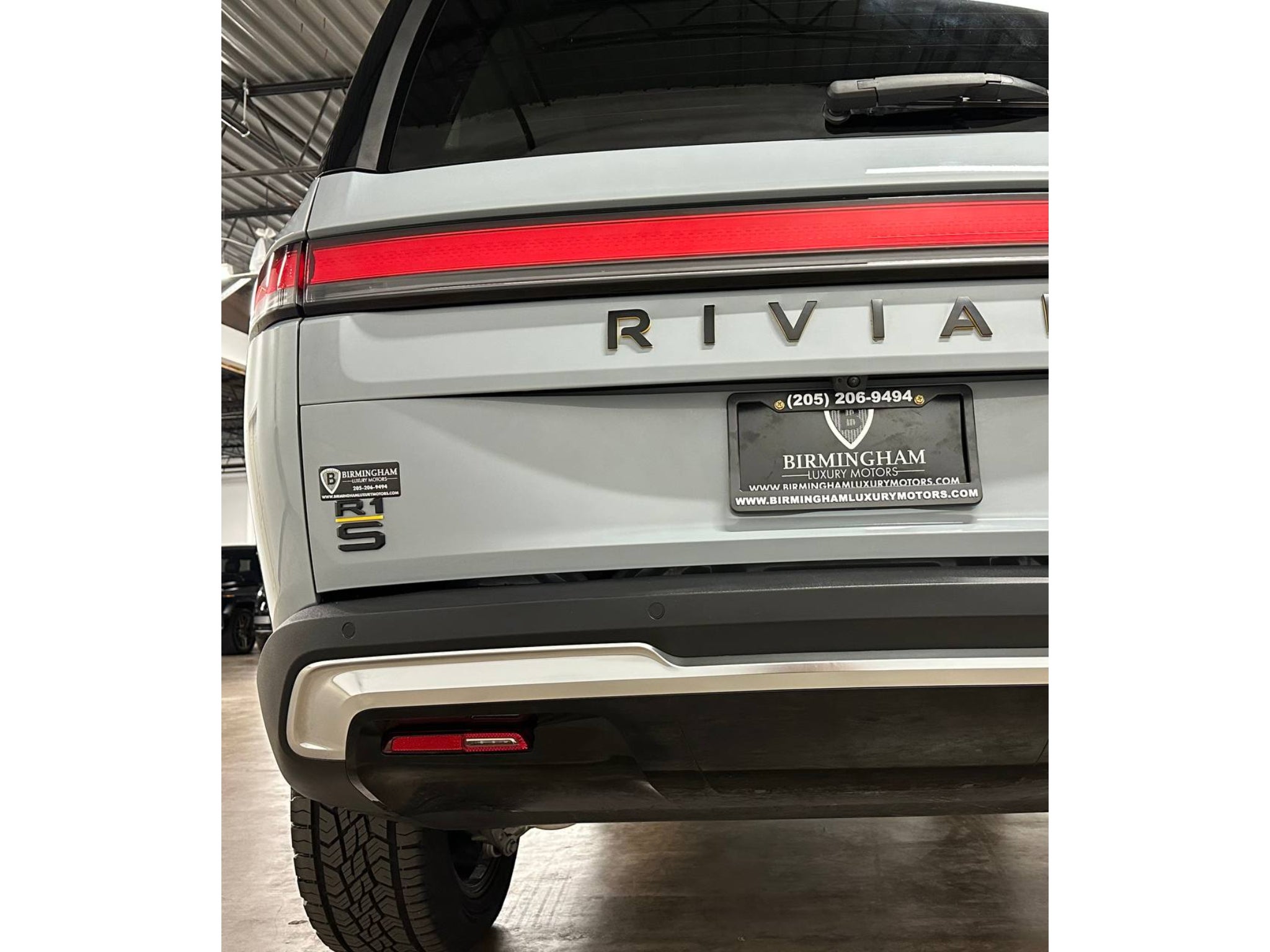 2023 Rivian R1S Adventure DUAL-Motor