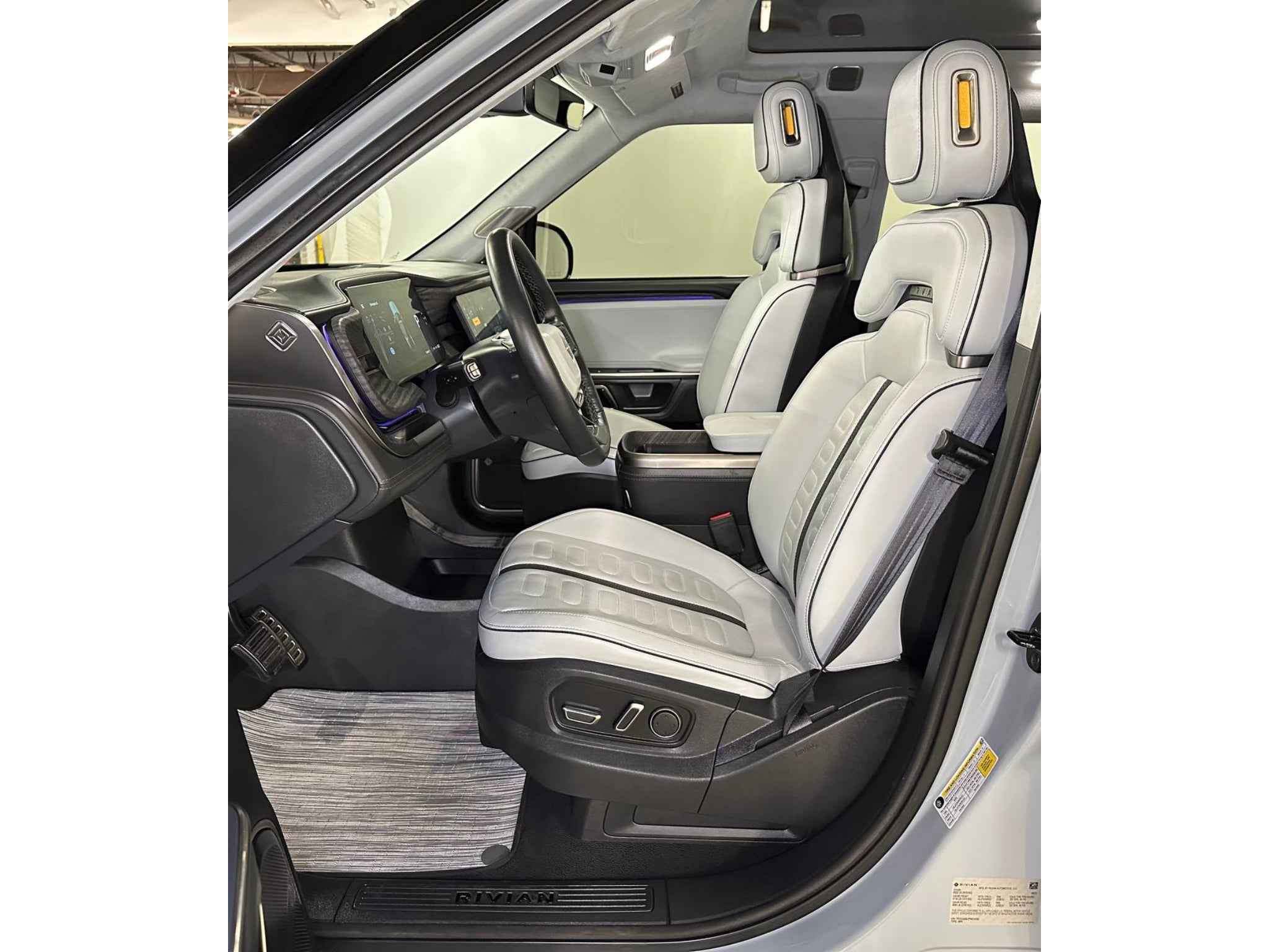 2023 Rivian R1S Adventure DUAL-Motor