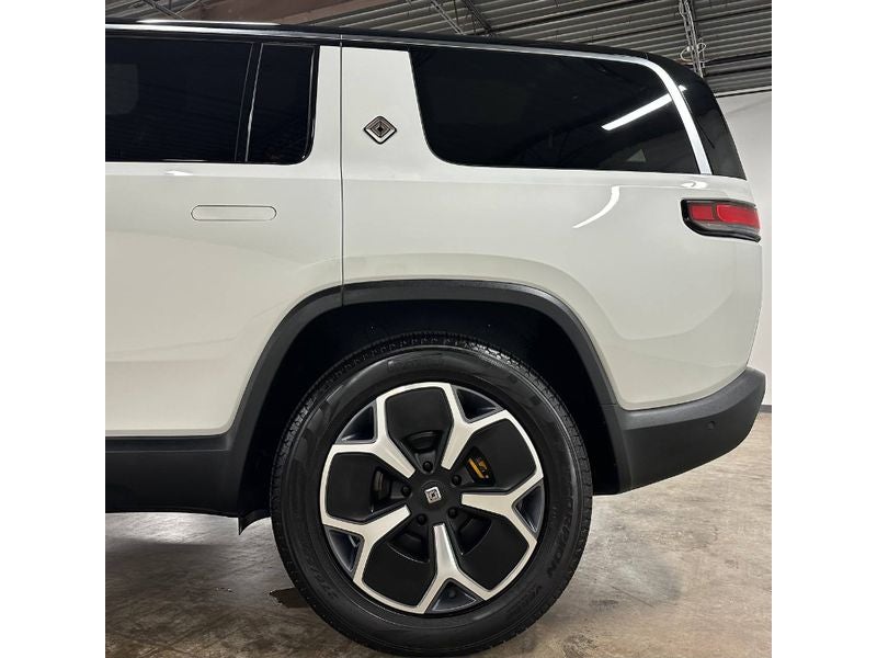 2024 Rivian R1S Adventure