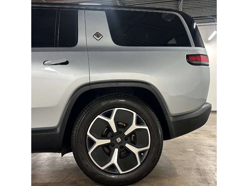 2024 Rivian R1S Adventure
