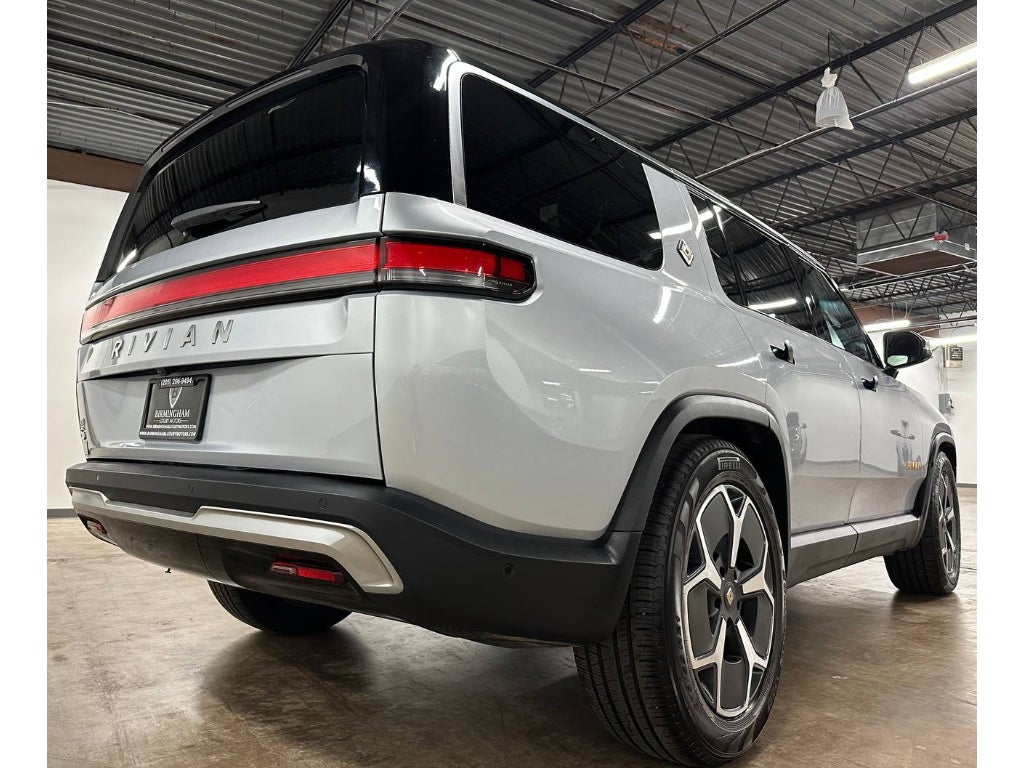 2024 Rivian R1S Adventure