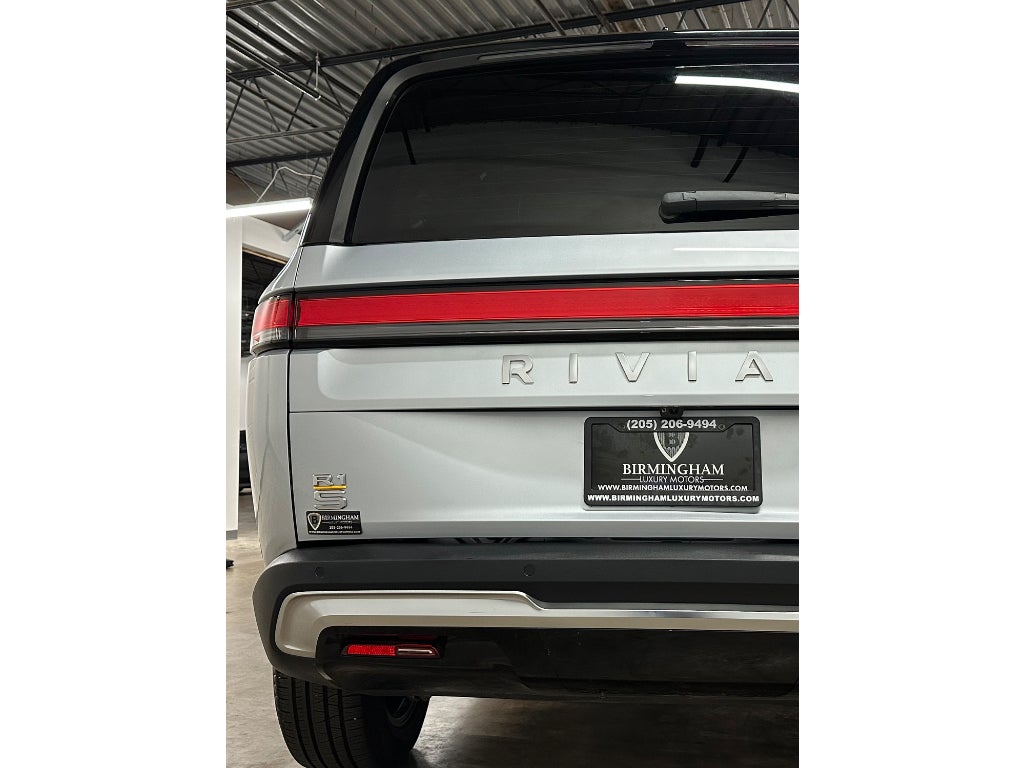 2024 Rivian R1S Adventure