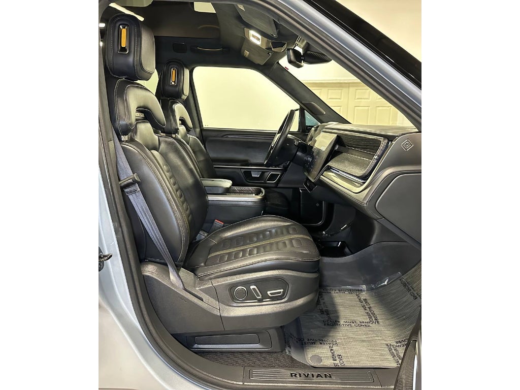 2024 Rivian R1S Adventure