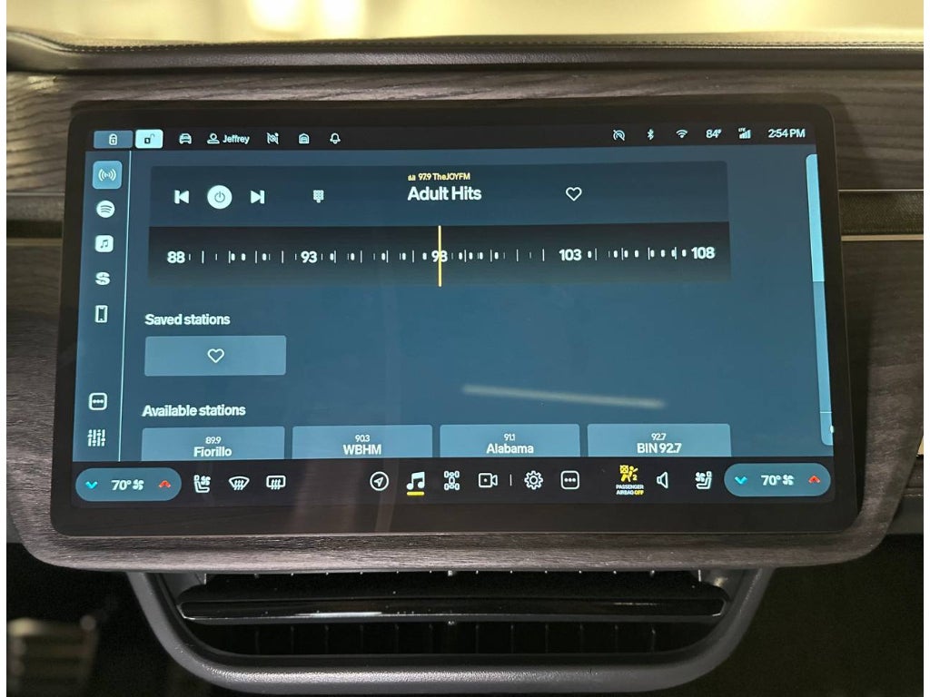 2024 Rivian R1S Adventure