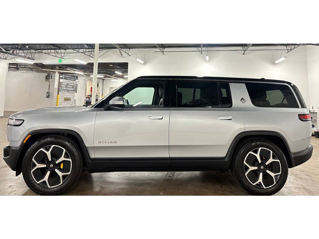 2024 Rivian R1S Adventure