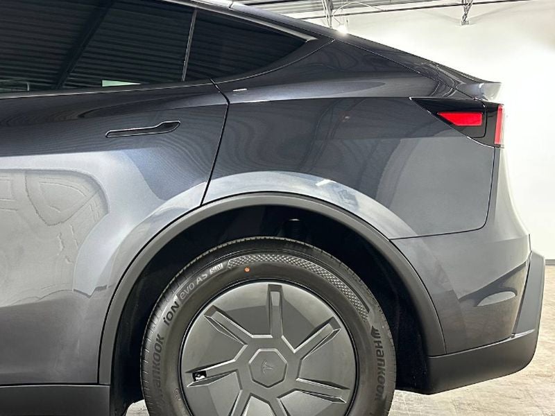 2026 Tesla Model Y Base