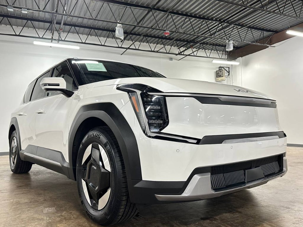 2024 Kia EV9 Light SR