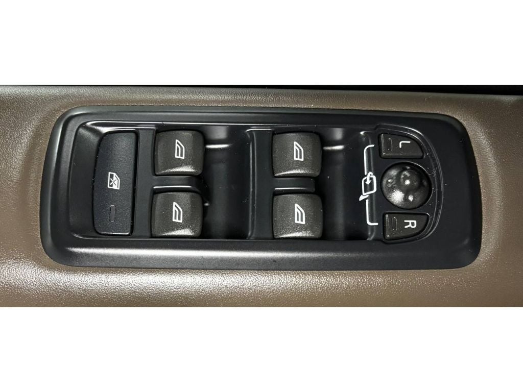 2015 Land Rover LR4 LUX