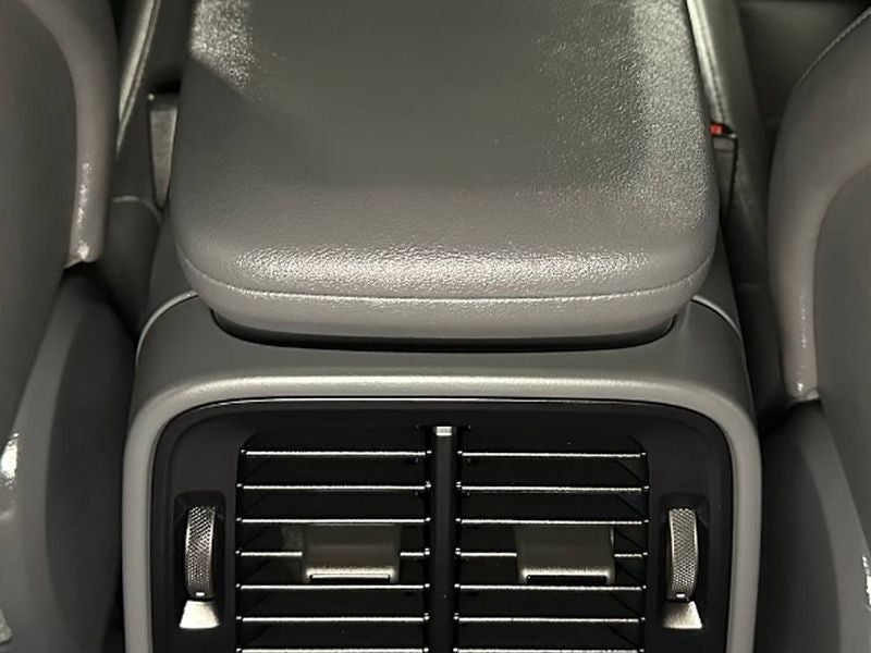 2025 Porsche Taycan 4