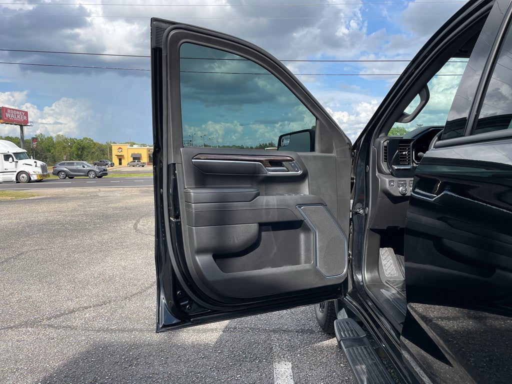 2024 GMC Sierra Elevation