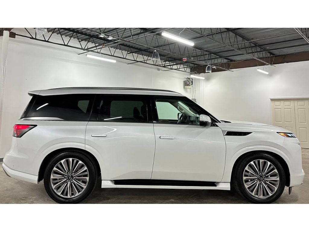 2025 INFINITI QX80 Luxe