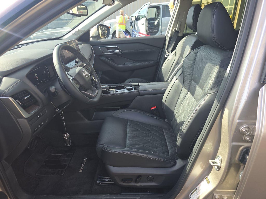 2025 Nissan Rogue Platinum