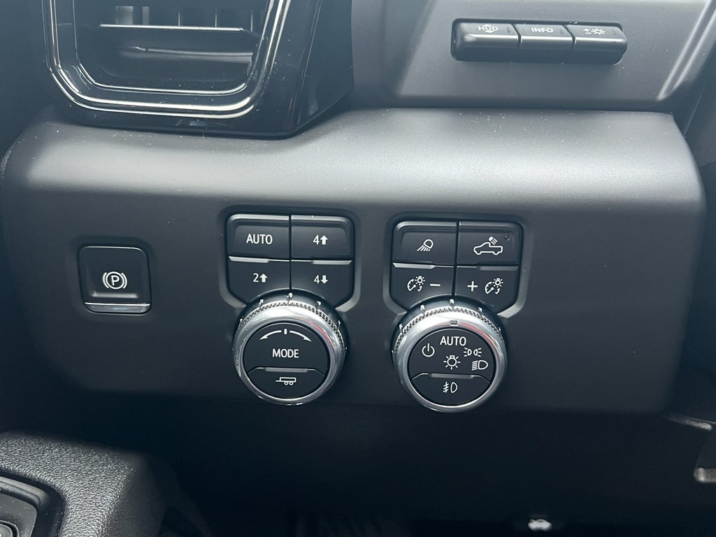 2025 GMC Sierra AT4