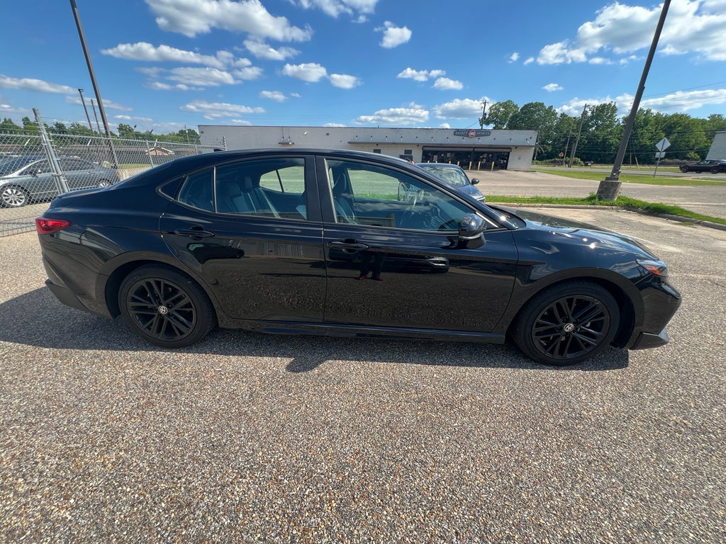 2025 Toyota Camry Hybrid SE