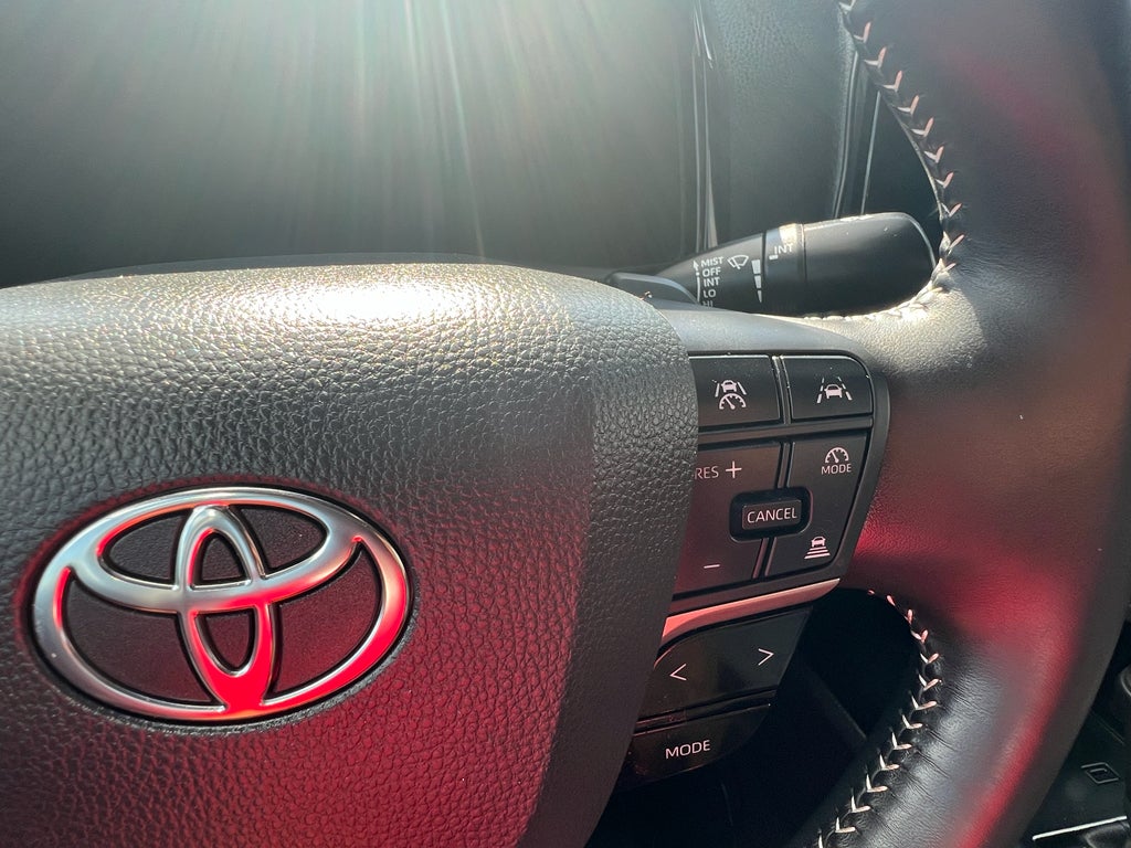 2025 Toyota Camry Hybrid SE
