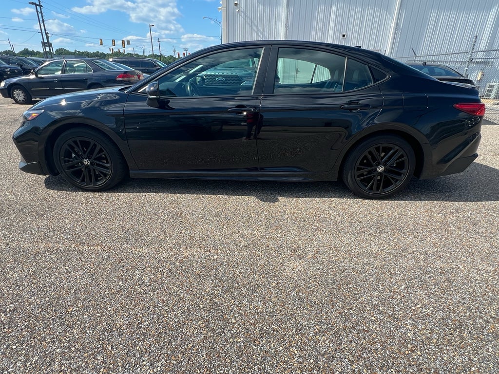 2025 Toyota Camry Hybrid SE