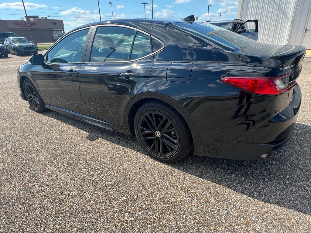 2025 Toyota Camry Hybrid SE