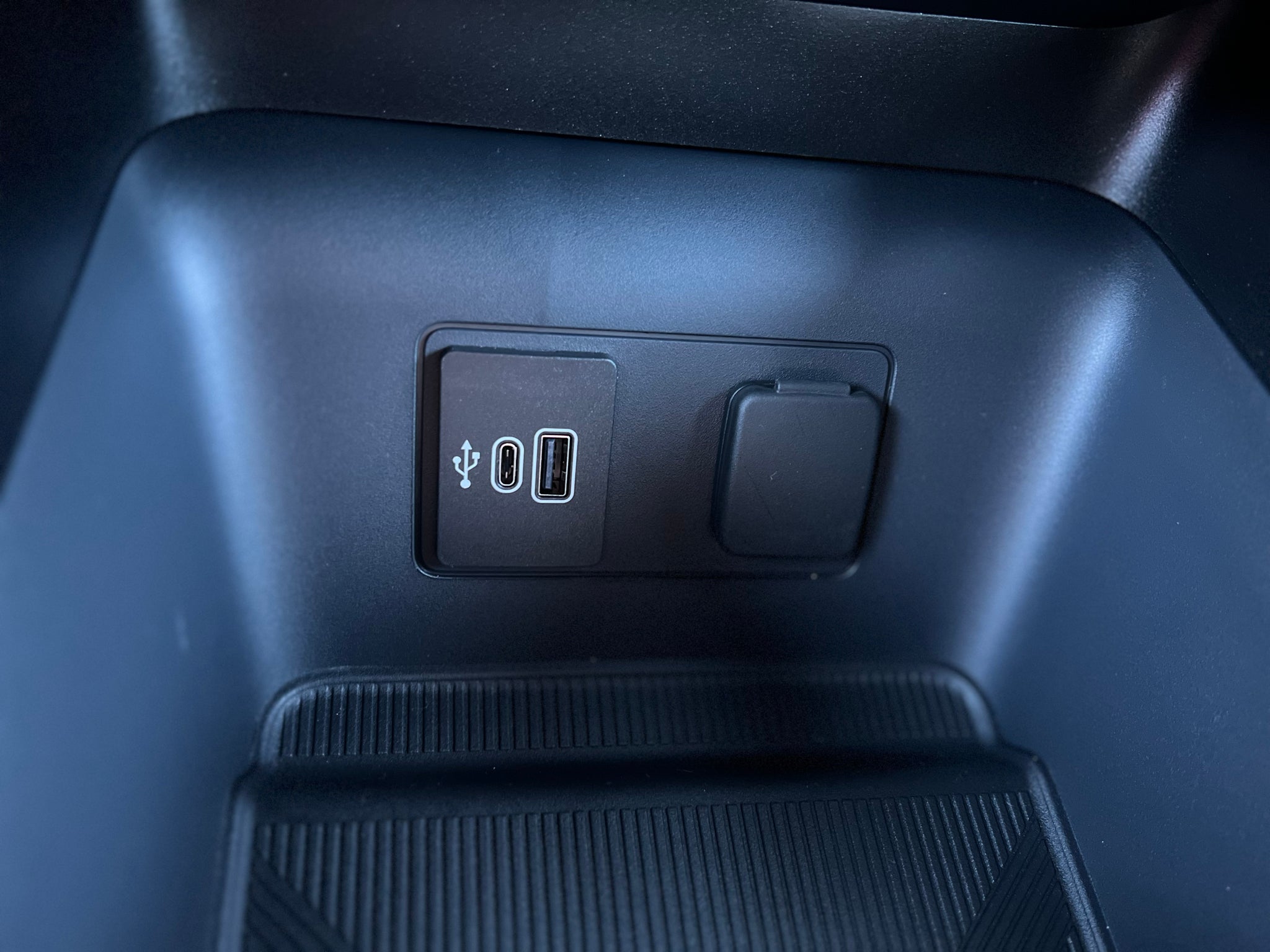 2027 Ford Explorer Active w/200A Pkg