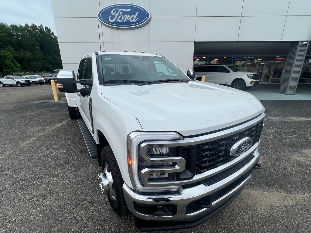 2026 Ford F-350 LARIAT