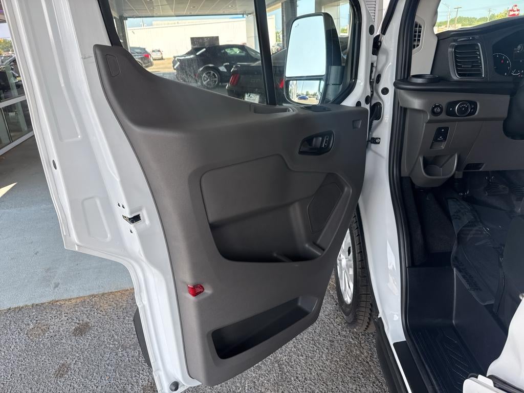 2024 Ford Transit Wagon XLT