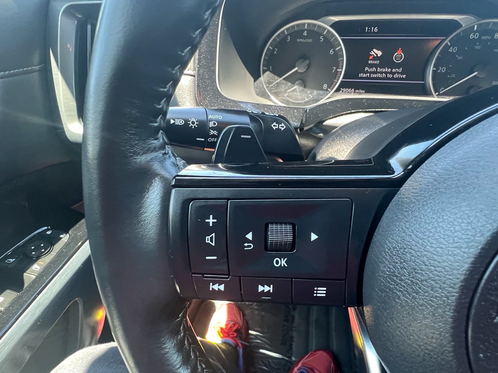 2025 Nissan Pathfinder SL