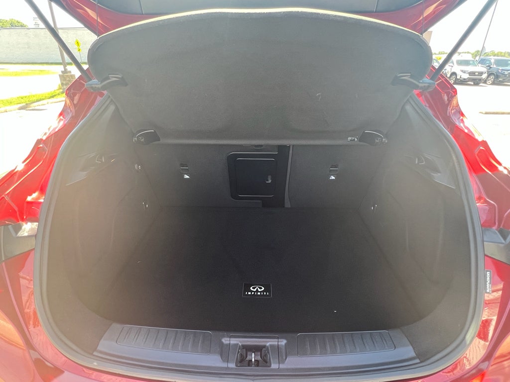 2018 INFINITI QX30 Luxury